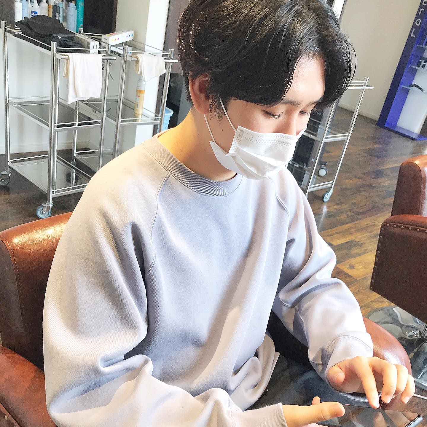 あえてもみあげを残したセンターパート 公式 高崎市の美容室hearty ハーティー